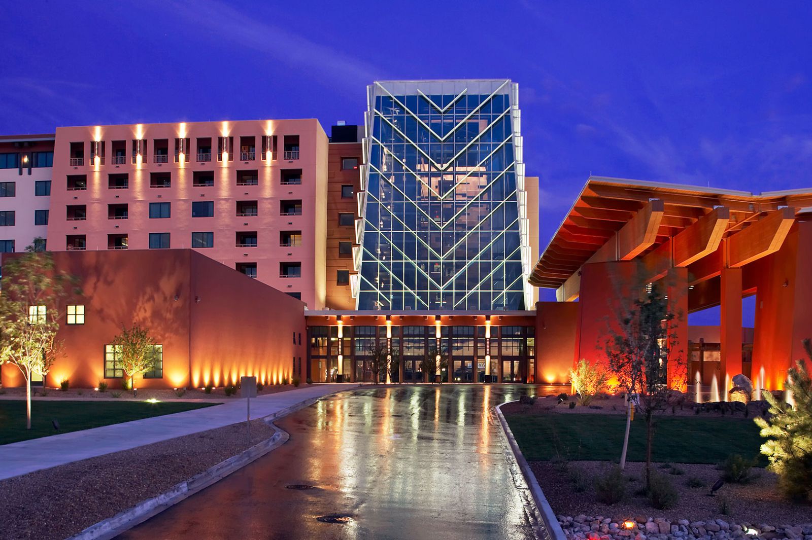 hotels near isleta casino
